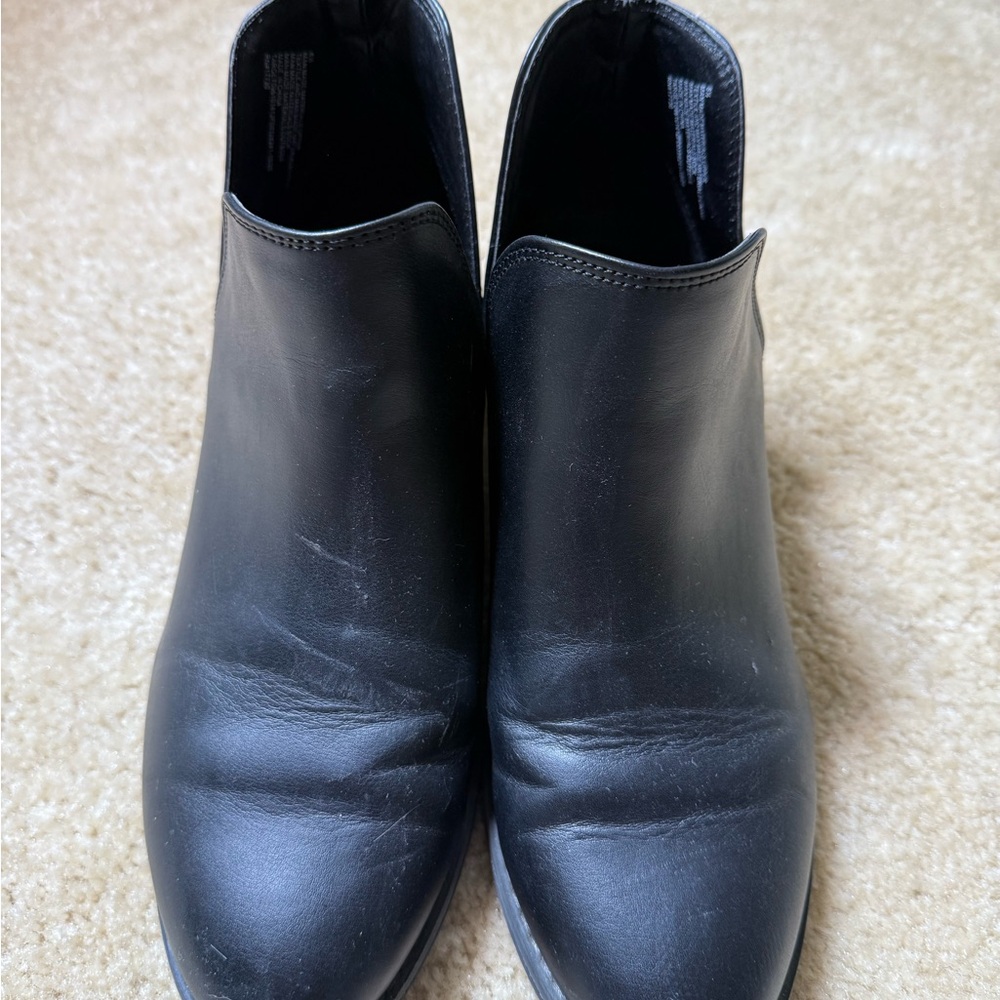 Universal Thread Black Ankle Boots